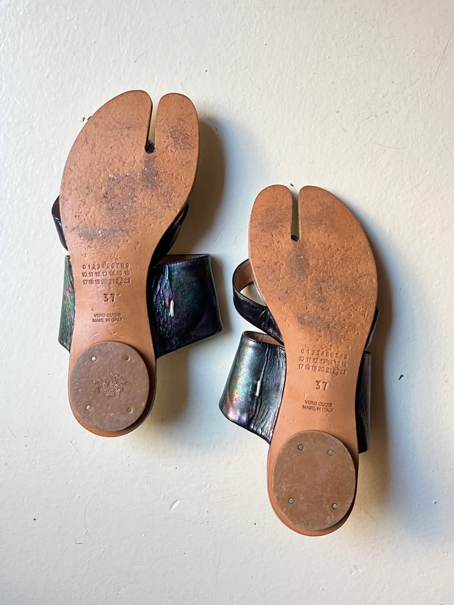 maison martin margiela oil-slick leather tabi mule-slides, mid-00s