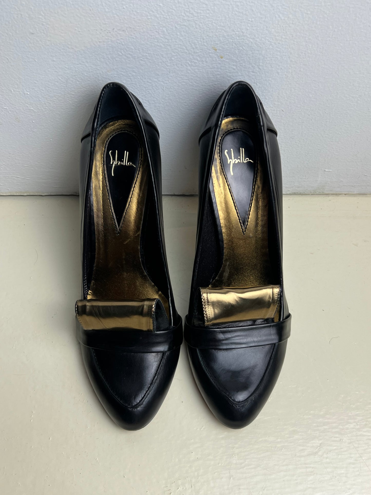 sybilla curled contrasting tongue court pumps, 2000s