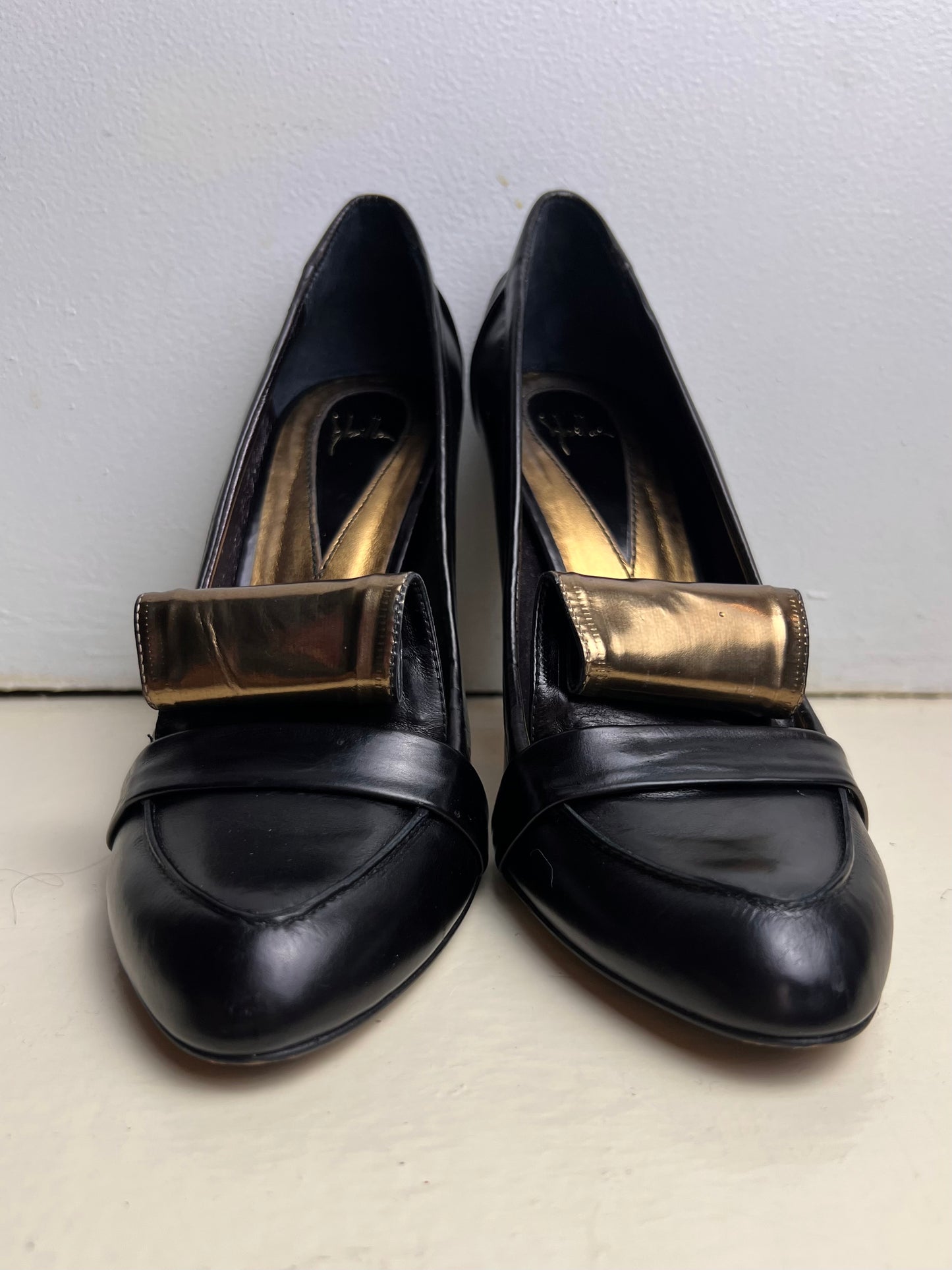 sybilla curled contrasting tongue court pumps, 2000s